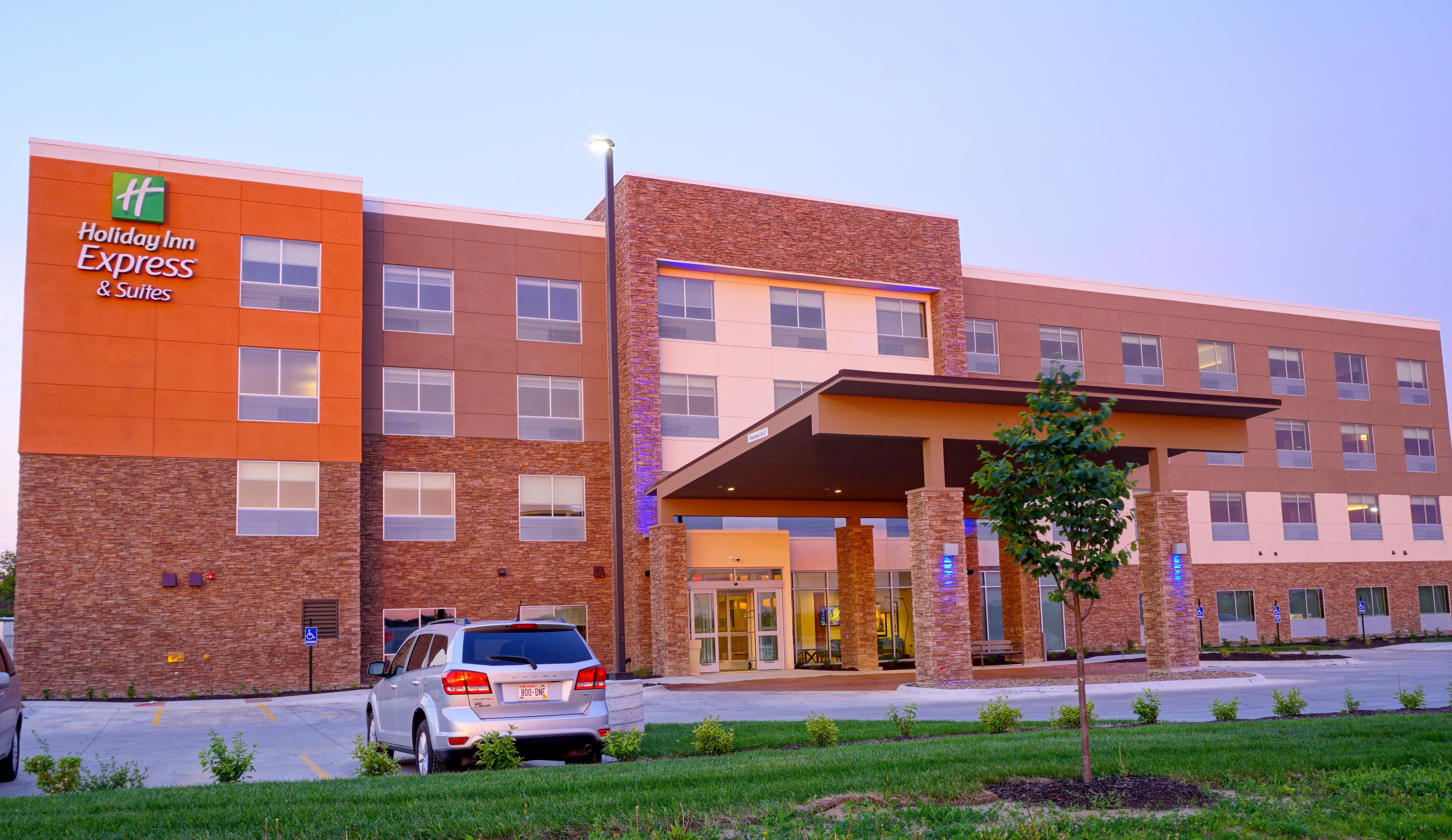 Holiday Inn Express & Suites Omaha - Millard Area By Ihg Kültér fotó