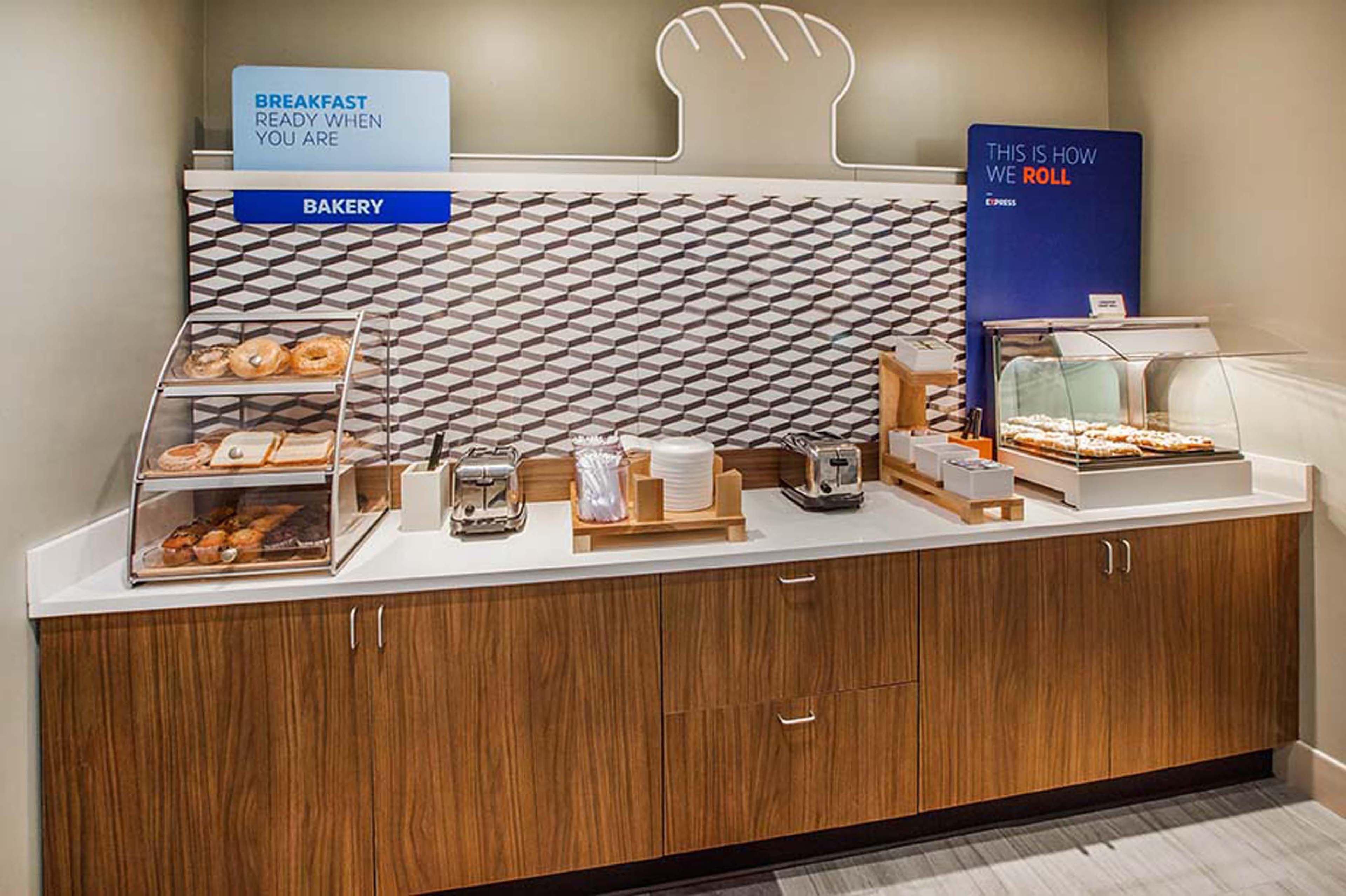 Holiday Inn Express & Suites Omaha - Millard Area By Ihg Kültér fotó