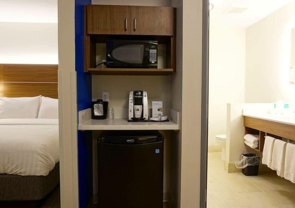 Holiday Inn Express & Suites Omaha - Millard Area By Ihg Kültér fotó